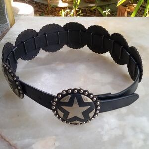 Cowboy Decor Women's Black and Silver Concho Belt